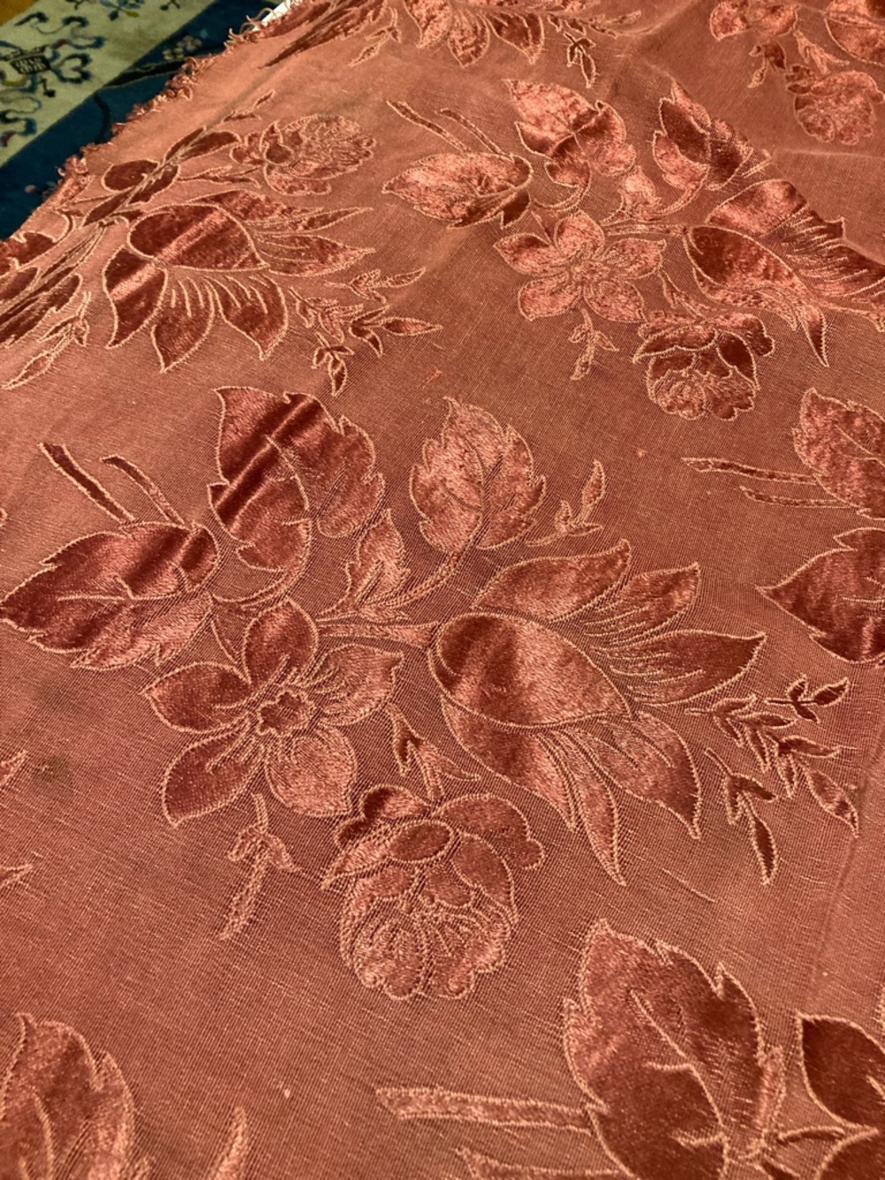 Fabulous 1930s velvet rayon fabric remnant - Picture 10 of 12